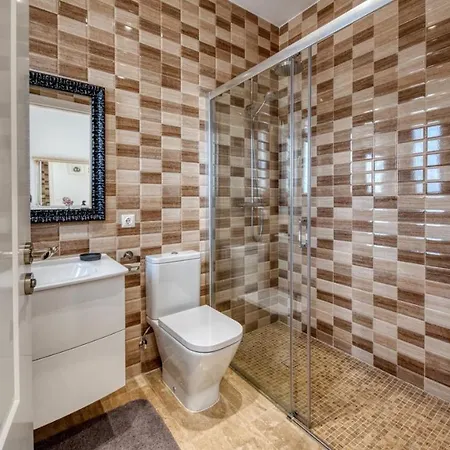 Sleeps 10 Pool Wifi Lloret de Mar