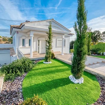 Villa Sleeps 10 Pool Wifi Lloret de Mar